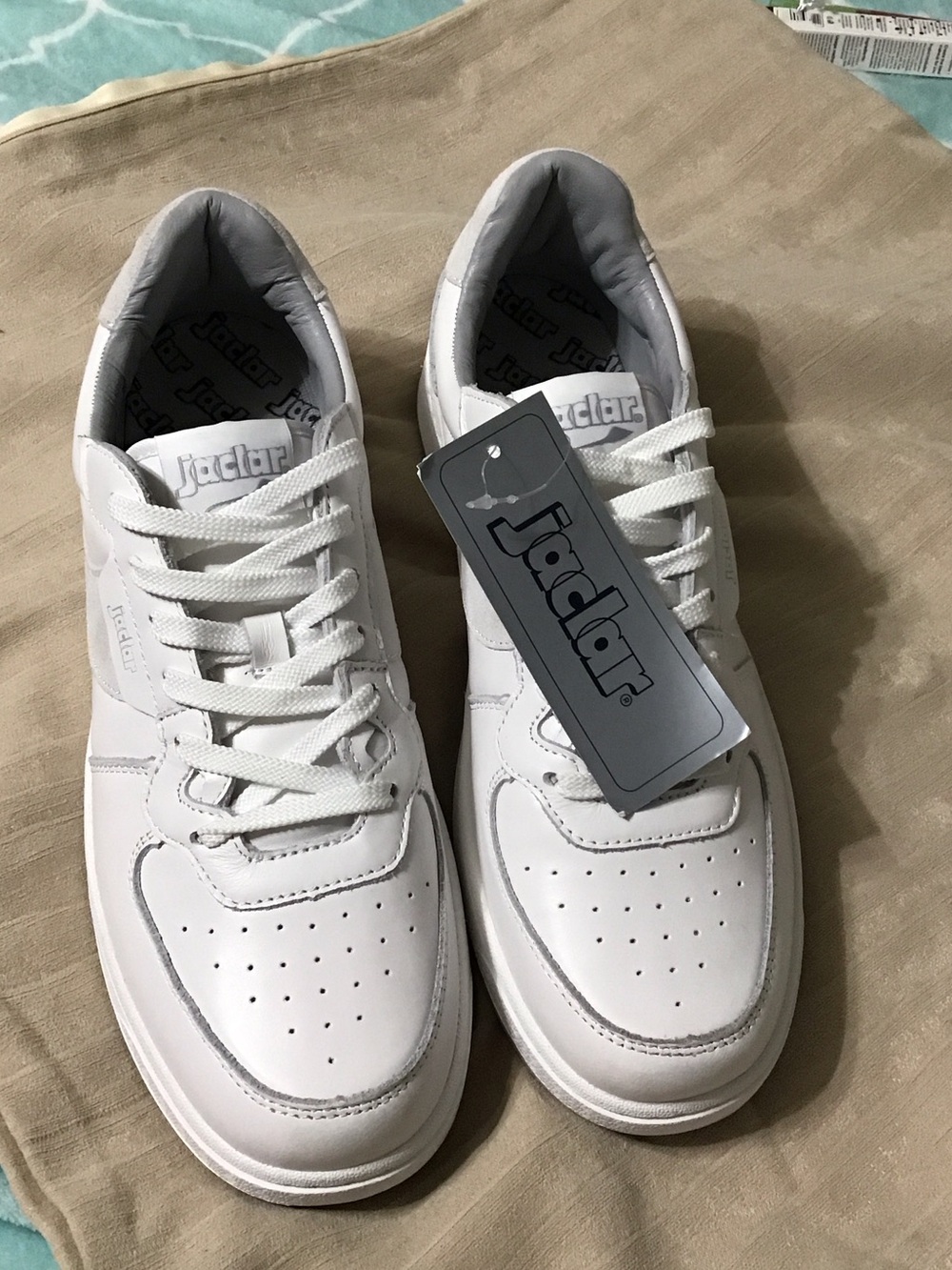 Ada White Leather Low-Top Sneakers